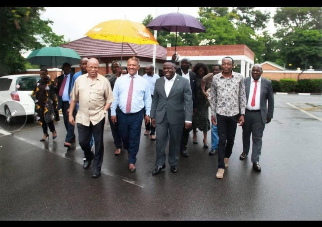 Lubinda, Kalaba, others drop letter at State House gate